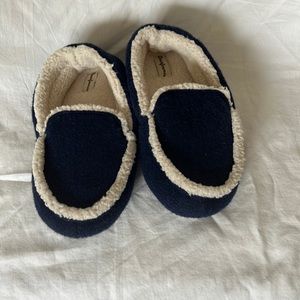 EUC Dearfoams Boys Navy Blue Slippers